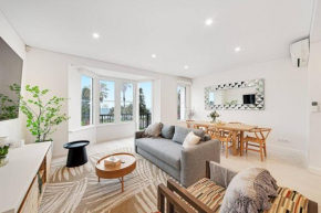 Hazel U2 Beachfront with balcony and 2 bedrooms, Sydney